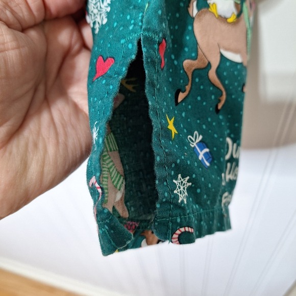 Cherokee Tooniforms Womens Scrub Tops 4XL Christmas Theme Nurse Medical Lot of 2 - Picture 9 of 16